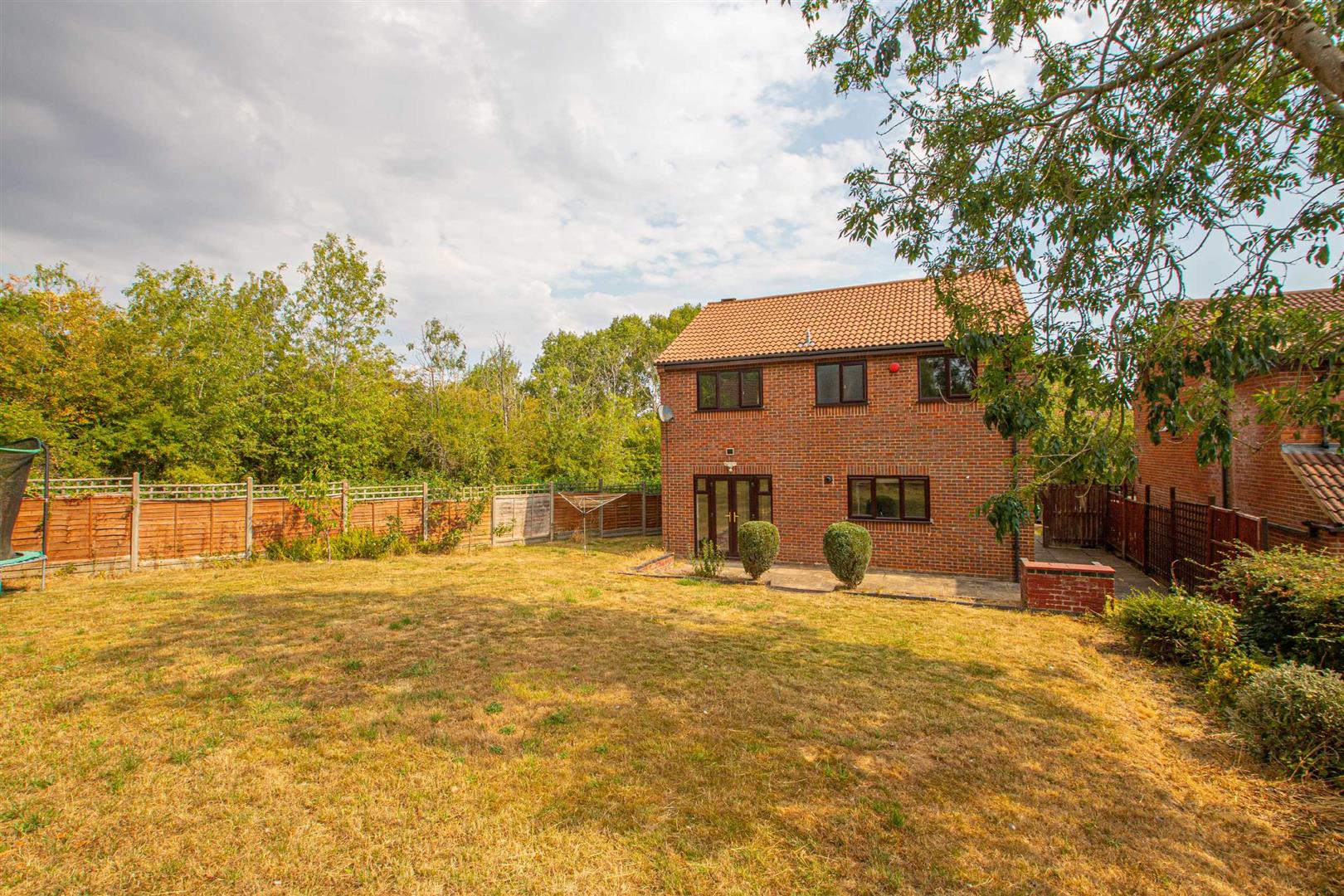 5 bed property in Sheldon Court, Milton Keynes